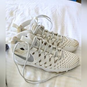 NIKE HUARACHE V LAX LACROSSE CLEATS WOMENS US 6 WHITE / SILVER 807142-100 WORN O